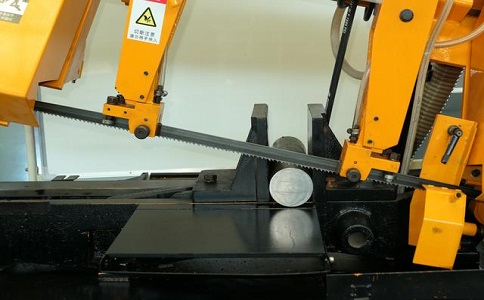 江汉数控带锯床自动送料精度会出现偏差吗？